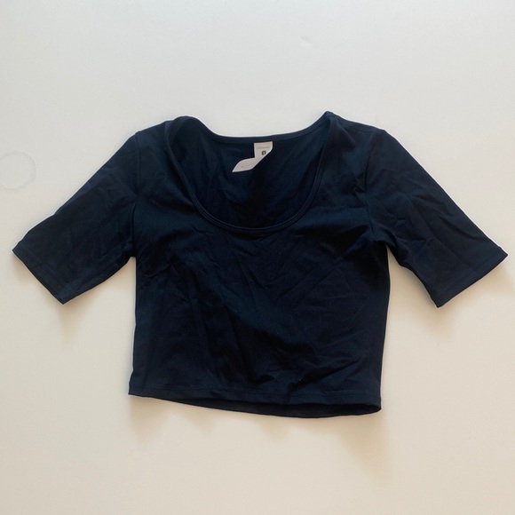 COPY - Short sleeve crop - Picture 1 of 2